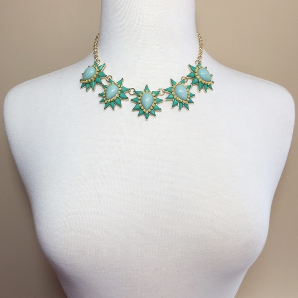 Green Yellow Abstract Spike Necklace Earrings Set - Picture 2 of 3